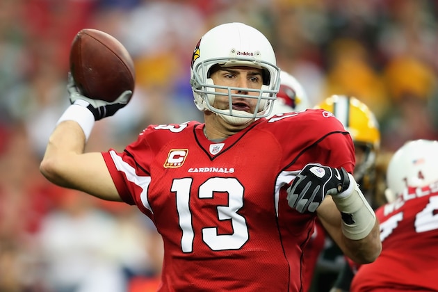 GLENDALE, AZ - JANUARY 03:  Quarterback Kurt Warner #13 of the Arizona Cardinals throws the ball against the Green Bay Packers during the NFL game at the Universtity of Phoenix Stadium on January 3, 2010 in Glendale, Arizona.  (Photo by Christian Petersen/Getty Images)