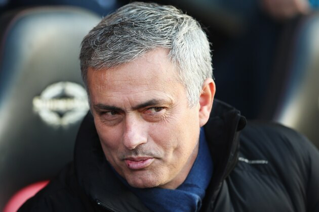 SOUTHAMPTON, ENGLAND - DECEMBER 28:  Jose Mourinho, manager of Chelsea looks on prior to the Barclays Premier League match between Southampton and Chelsea at St Mary's Stadium on December 28, 2014 in Southampton, England.  (Photo by Scott Heavey/Getty Images)