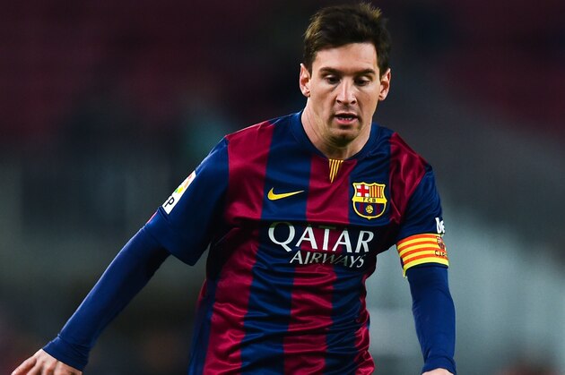 BARCELONA, SPAIN - JANUARY 08:  Lionel Messi of FC Barcelona runs with the ball during the Copa del Rey  Round of 16 First Leg match between FC Barcelona and Elche CF at Camp Nou on January 8, 2015 in Barcelona, Spain.  (Photo by David Ramos/Getty Images)
