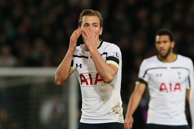 Tottenham Hotspur’s Harry Kane looks across the pitch after a penalty was not given during the English Premier League soccer match between Crystal Palace and Tottenham Hotspur at Selhurst Park, London, England, Saturday, Jan. 10, 2015. (AP Photo/Tim Ireland)