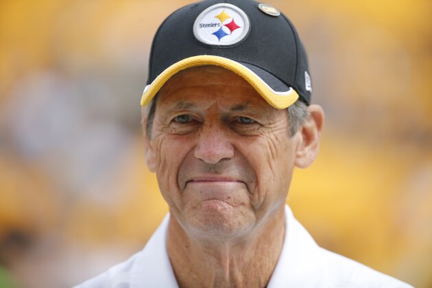 Pittsburgh Steelers defensive coordinator Dick LeBeau watches warm ups before the NFL football game between the Pittsburgh Steelers and the Tampa Bay Buccaneers on Sunday, Sept. 28, 2014 in Pittsburgh. (AP Photo/Gene Puskar)