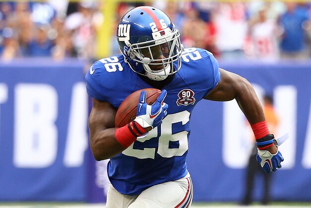 EAST RUTHERFORD, NJ - SEPTEMBER 21:  Antrel Rolle #26 of the New York Giants carries the ball against the Houston Texans at MetLife Stadium on September 21, 2014 in East Rutherford, New Jersey.  (Photo by Al Bello/Getty Images)