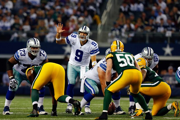 ARLINGTON, TX - DECEMBER 15:  Quarterback Tony Romo