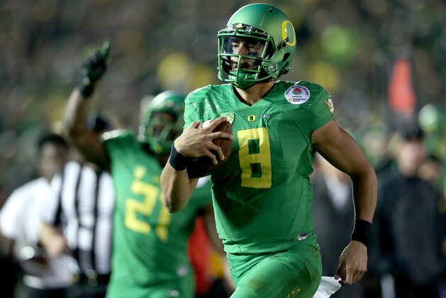 PASADENA, CA - JANUARY 01: Quarterback Marcus Mariota #8 of the Oregon Ducks runs for a 23-yard touchdown in the fourth quarter of the College Football Playoff Semifinal at the Rose Bowl Game presented by Northwestern Mutual at the Rose Bowl on January 1, 2015 in Pasadena, California. (Photo by Stephen Dunn/Getty Images) PASADENA, CA - JANUARY 01: Quarterback Marcus Mariota #8 of the Oregon Ducks runs for a 23-yard touchdown in the fourth quarter of the College Football Playoff Semifinal at the Rose Bowl Game presented by Northwestern Mutual at the Rose Bowl on January 1, 2015 in Pasadena, California. (Photo by Stephen Dunn/Getty Images)