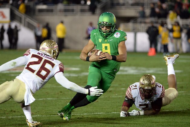 Jan 1, 2015; Pasadena, CA, USA; Oregon Ducks quarterback Marcus Mariota (8) runs against Florida State Seminoles defensive back P.J. Williams (26) in the 2015 Rose Bowl college football game at Rose Bowl. Mandatory Credit: Jayne Kamin-Oncea-USA TODAY Sports