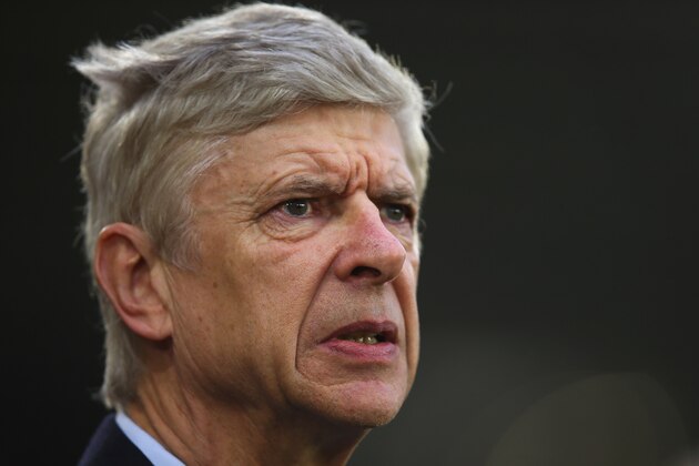 SOUTHAMPTON, ENGLAND - JANUARY 01:  Arsene Wenger manager of Arsenal looks on prior to the Barclays Premier League match between Southampton and Arsenal at St Mary's Stadium on January 1, 2015 in Southampton, England.  (Photo by Bryn Lennon/Getty Images)