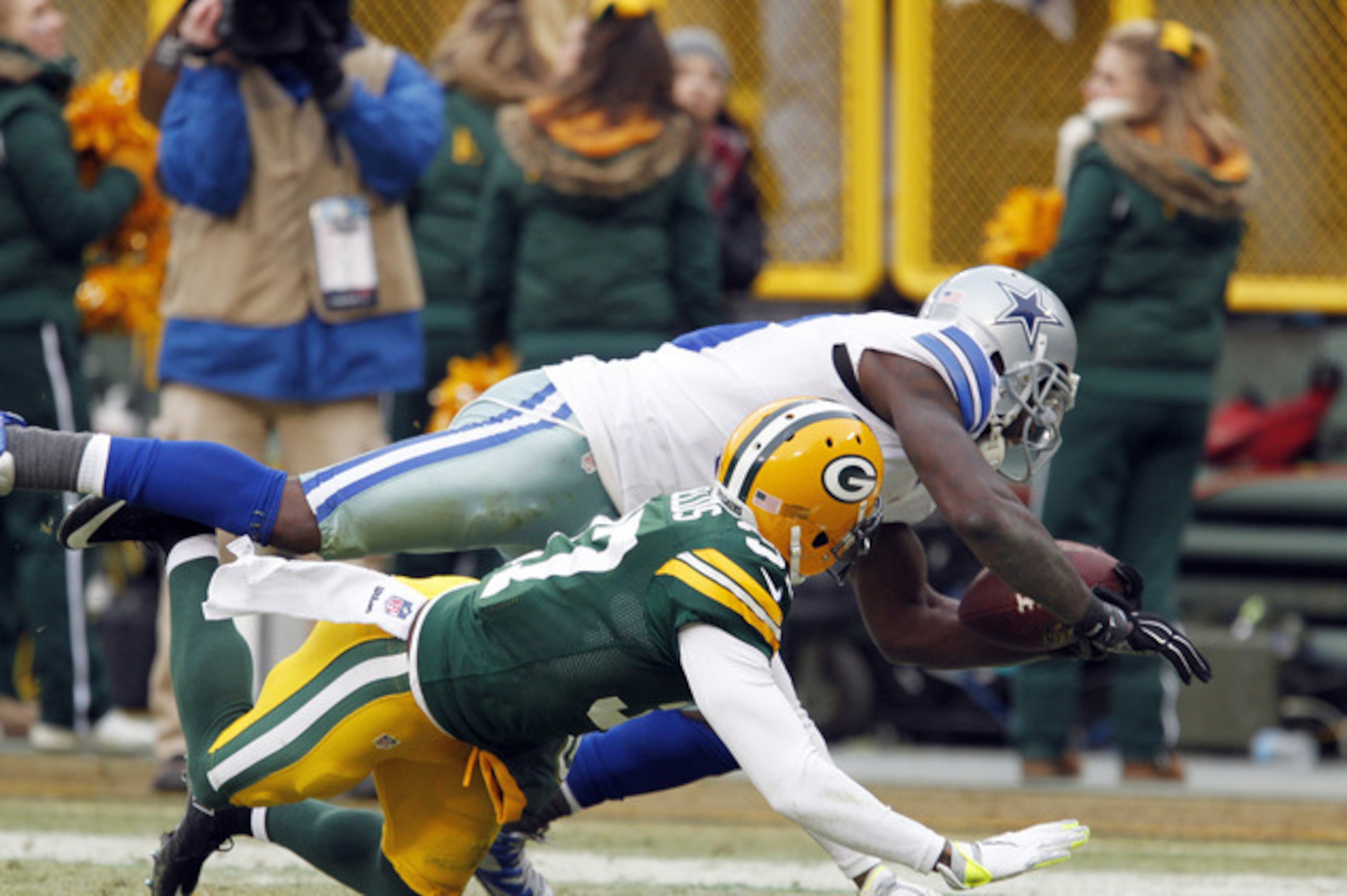 Dallas Cowboys wide receiver Dez Bryant (88) catches a pass against Green Bay Packers cornerback Sam Shields (37) during the second half of an NFL divisional playoff football game Sunday, Jan. 11, 2015, in Green Bay, Wis. The play was reversed after review. The Packers won 26-21. (AP Photo/Matt Ludtke) Dallas Cowboys wide receiver Dez Bryant (88) catches a pass against Green Bay Packers cornerback Sam Shields (37) during the second half of an NFL divisional playoff football game Sunday, Jan. 11, 2015, in Green Bay, Wis. The play was reversed after review. The Packers won 26-21. (AP Photo/Matt Ludtke)