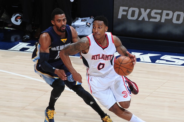 ATLANTA, GA - JANUARY 7: Jeff Teague #0 of the Atlanta Hawks drives against the Memphis Grizzlies on January 7, 2015 at Philips Arena in Atlanta, Georgia. NOTE TO USER: User expressly acknowledges and agrees that, by downloading and/or using this Photograph, user is consenting to the terms and conditions of the Getty Images License Agreement. Mandatory Copyright Notice: Copyright 2014 NBAE (Photo by Scott Cunningham/NBAE via Getty Images) ATLANTA, GA - JANUARY 7: Jeff Teague #0 of the Atlanta Hawks drives against the Memphis Grizzlies on January 7, 2015 at Philips Arena in Atlanta, Georgia. NOTE TO USER: User expressly acknowledges and agrees that, by downloading and/or using this Photograph, user is consenting to the terms and conditions of the Getty Images License Agreement. Mandatory Copyright Notice: Copyright 2014 NBAE (Photo by Scott Cunningham/NBAE via Getty Images)