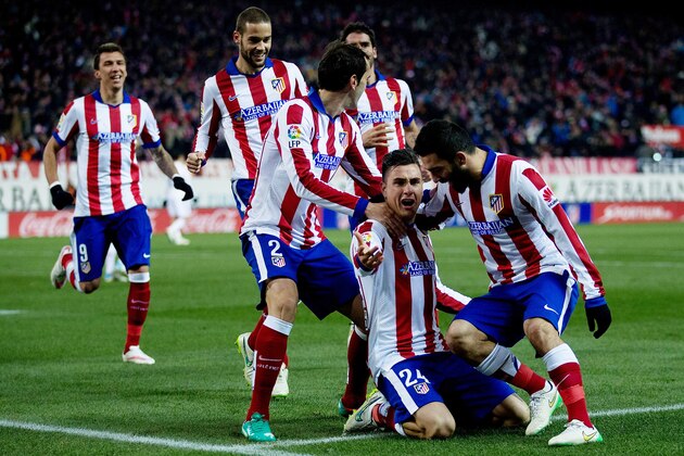 MADRID, SPAIN - JANUARY 07:  Jose Maria Gimenez of Atletico de Madrid celebrates scoring their second goal with teammates during the Copa del Rey Round of 16  first leg match between Club Atletico de Madrid and Real Madrid CF at Vicente Calderon Stadium on January 7, 2015 in Madrid, Spain.  (Photo by Gonzalo Arroyo Moreno/Getty Images)