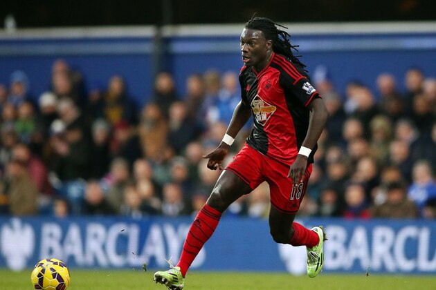 LONDON, ENGLAND - JANUARY 01: Bafetimbi Gomis of Swansea during the Barclays Premier League match between Queens Park Rangers and Swansea City at Loftus Road on January 1, 2015 in London, England. (Photo by Scott Heavey/Getty Images) LONDON, ENGLAND - JANUARY 01: Bafetimbi Gomis of Swansea during the Barclays Premier League match between Queens Park Rangers and Swansea City at Loftus Road on January 1, 2015 in London, England. (Photo by Scott Heavey/Getty Images)