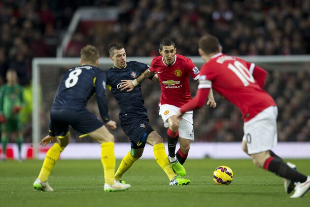Manchester United's Angel Di Maria, centre right, fights for the ball against Southampton's Morgan Schneiderlin, centre left, during the English Premier League soccer match between Manchester United and Southampton at Old Trafford Stadium, Manchester, England, Sunday Jan. 11, 2015. (AP Photo/Jon Super)