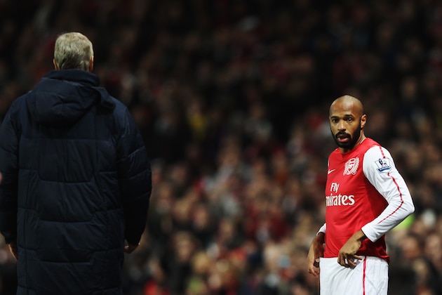 LONDON, ENGLAND - JANUARY 09:  Arsene Wenger the Arsenal manager prepares to bring on Thierry Henry as a substitute during the FA Cup Third Round match between Arsenal and Leeds United at the Emirates Stadium on January 9, 2012 in London, England.  (Photo by Clive Mason/Getty Images)