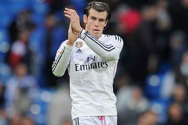 MADRID, SPAIN - JANUARY 10:  Gareth Bale of Real Madrid applauds fans after his side beat RCD Espanyol 3-0 in the La Liga match between Real Madrid CF and RCD Espanyol at Estadio Santiago Bernabeu on January 10, 2015 in Madrid, Spain.  (Photo by Denis Doyle/Getty Images)