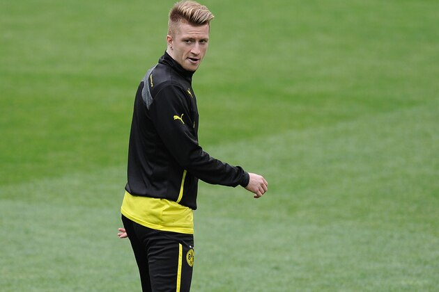 MADRID, SPAIN - APRIL 01:  Marco Reus of Borussia Dortmund warms up at Santiago Bernabeu stadium ahead of the UEFA Champions League quarter-final match between Real Madrid and Borussia Dortmund, on April 1, 2014 in Madrid, Spain.  (Photo by Denis Doyle/Getty Images)