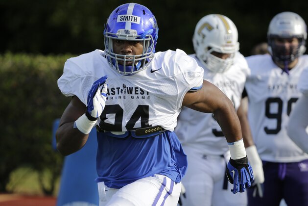 East lineman Za'Darius Smith, of Kentucky,  during practice for the East-West Shrine college football game Tuesday, Jan. 13, 2015, in St. Petersburg, Fla. (AP Photo/Chris O'Meara)
