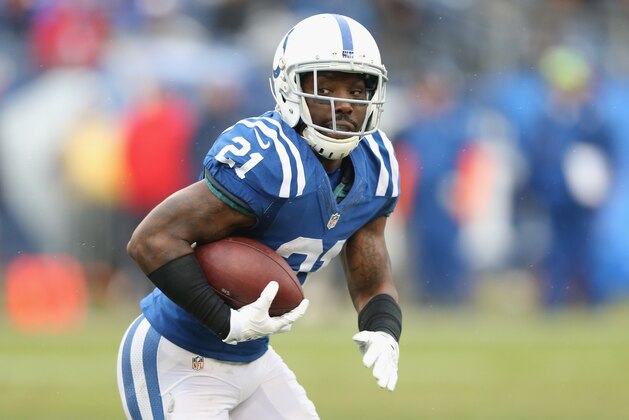 NASHVILLE, TN - DECEMBER 28:  Vontae Davis #21 of the Indianapolis Colts runs with the ball after recovering a fumble during the game against the Tennessee Titans at LP Field on December 28, 2014 in Nashville, Tennessee.  (Photo by Andy Lyons/Getty Images)