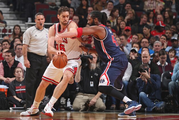 CHICAGO, IL - JANUARY 14:  Pau Gasol #16 of the Chicago Bulls handles the ball against Nene Hilario #42 of the Washington Wizards on January 14, 2015 at the United Center in Chicago, Illinois. NOTE TO USER: User expressly acknowledges and agrees that, by downloading and or using this Photograph, user is consenting to the terms and conditions of the Getty Images License Agreement. Mandatory Copyright Notice: Copyright 2015 NBAE (Photo by Joe Murphy/NBAE via Getty Images)