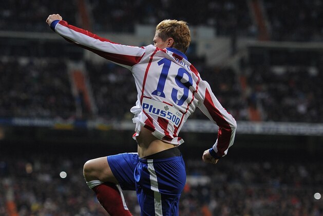 MADRID, SPAIN - JANUARY 15:  Fernando Torres of Atletico de Madrid celebrates after scoring Atletico's opening goal during the Copa del Rey Round of 16, Second leg match between Real Madrid and Atletico de Madrid at Estadio Santiago Bernabeu on January 15, 2015 in Madrid, Spain.  (Photo by Denis Doyle/Getty Images)