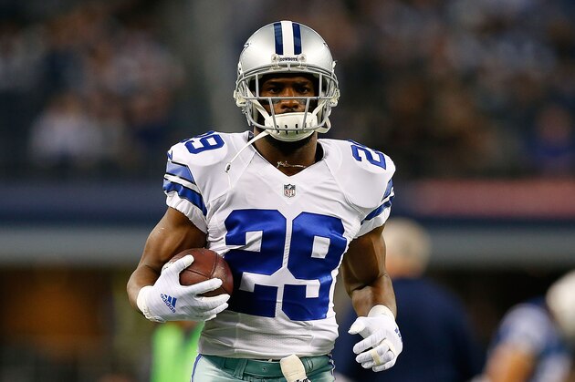 ARLINGTON, TX - DECEMBER 21:  DeMarco Murray #29 of the Dallas Cowboys goes through pregame drills before their game against the Indianapolis Colts at AT&T Stadium on December 21, 2014 in Arlington, Texas.  (Photo by Tom Pennington/Getty Images)