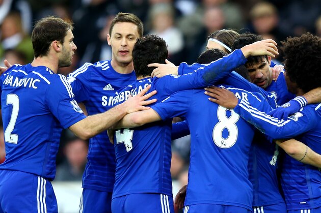 SWANSEA, WALES - JANUARY 17:  Diego Costa of Chelsea celebrates with team-mates after scoring his team's second goal during the Barclays Premier League match between Swansea City and Chelsea at Liberty Stadium on January 17, 2015 in Swansea, Wales.  (Photo by Richard Heathcote/Getty Images)