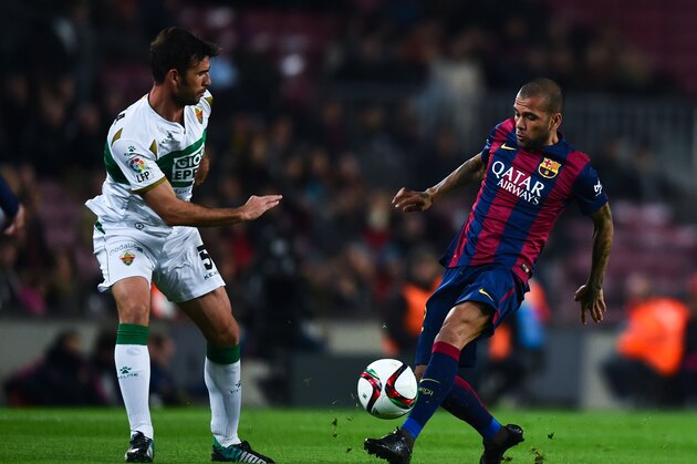BARCELONA, SPAIN - JANUARY 08:  Dani Alves of FC Barcelona competes for the ball with Domingo Cisma of Elche FC during the Copa del Rey  Round of 16 First Leg match between FC Barcelona and Elche CF at Camp Nou on January 8, 2015 in Barcelona, Spain.  (Photo by David Ramos/Getty Images)