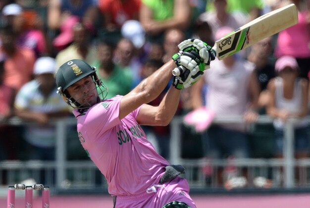 JOHANNESBURG, SOUTH AFRICA - JANUARY 18: AB de Villiers of South Africa hits agother six during the 2nd Momentum ODI between South Africa and West Indies at Bidvest Wanderers Stadium on January 18, 2015 in Johannesburg, South Africa. (Photo by Duif du Toit/Gallo Images/Getty Images)
