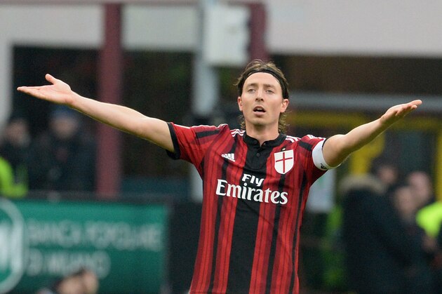 MILAN, ITALY - JANUARY 18:  Riccardo Montolivo of AC Milan reacts during  the Serie A match between AC Milan and Atalanta BC at Stadio Giuseppe Meazza on January 18, 2015 in Milan, Italy.  (Photo by Pier Marco Tacca/Getty Images)