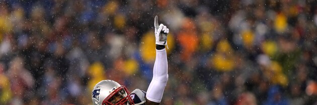 Jan 18, 2015; Foxborough, MA, USA; New England Patriots cornerback Darrelle Revis (24) reacts after intercepting a pass against the Indianapolis Colts in the third quarter in the AFC Championship Game at Gillette Stadium. Mandatory Credit: Robert Deutsch-USA TODAY Sports Jan 18, 2015; Foxborough, MA, USA; New England Patriots cornerback Darrelle Revis (24) reacts after intercepting a pass against the Indianapolis Colts in the third quarter in the AFC Championship Game at Gillette Stadium. Mandatory Credit: Robert Deutsch-USA TODAY Sports
