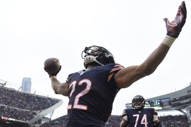 CHICAGO, IL - DECEMBER 21: Matt Forte #22 of the Chicago Bears celebrates his touchdown aagainst he Detroit Lions during the second quarter on December 21, 2014 at Soldier Field in Chicago, Illinois.   (Photo by David Banks/Getty Images)