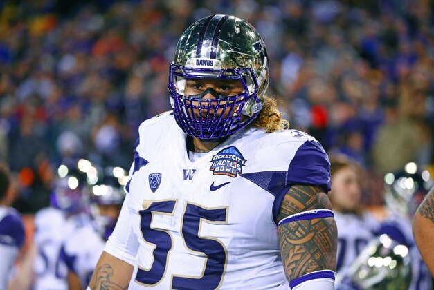 Jan 2, 2015; Tempe, AZ, USA; Washington Huskies defensive lineman Danny Shelton (55) against the Oklahoma State Cowboys in the 2015 Cactus Bowl at Sun Devil Stadium. Oklahoma State defeated Washington 30-22. Mandatory Credit: Mark J. Rebilas-USA TODAY Sports