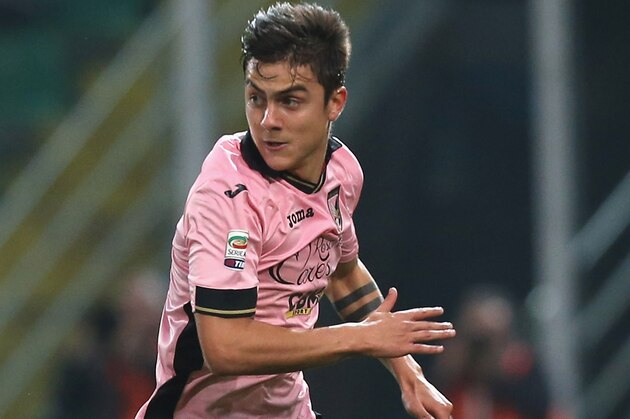 PALERMO, ITALY - JANUARY 17:  Paulo Dybala of Palermo during the Serie A match between US Citta di Palermo and AS Roma at Stadio Renzo Barbera on January 17, 2015 in Palermo, Italy.  (Photo by Maurizio Lagana/Getty Images)