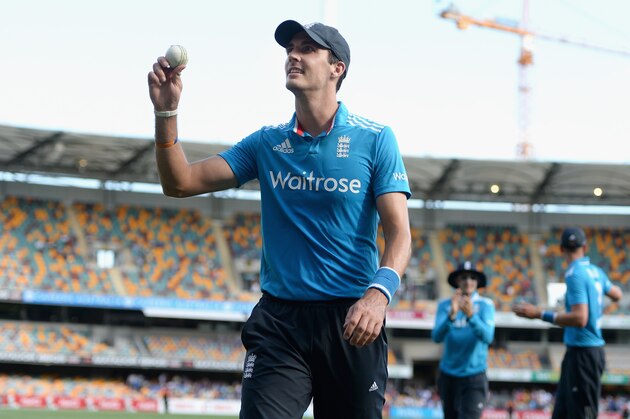 BRISBANE, AUSTRALIA - JANUARY 20:  Steven Finn of England salutes the crowd as he leaves the field after taking 5 wickets during the One Day International match between England and India at The Gabba on January 20, 2015 in Brisbane, Australia.  (Photo by Gareth Copley/Getty Images)