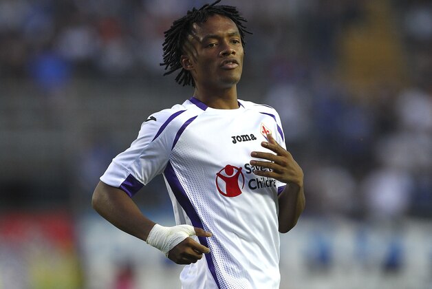 BERGAMO, ITALY - SEPTEMBER 21:  Juan Cuadrado of ACF Fiorentina looks on during the Serie A match between Atalanta BC and ACF Fiorentina at Stadio Atleti Azzurri d'Italia on September 21, 2014 in Bergamo, Italy.  (Photo by Marco Luzzani/Getty Images)