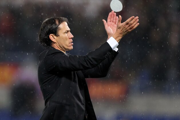 ROME, ITALY - NOVEMBER 30:  AS Roma head coach Rudi Garcia reacts during the Serie A match between AS Roma and FC Internazionale Milano at Stadio Olimpico on November 30, 2014 in Rome, Italy.  (Photo by Paolo Bruno/Getty Images)