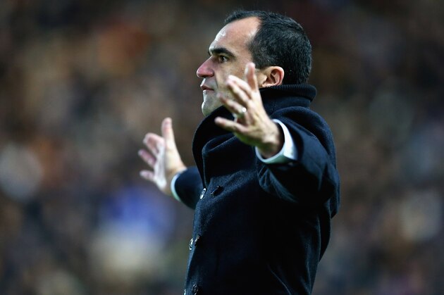 HULL, ENGLAND - JANUARY 01:  Roberto Martinez, manager of Everton looks on during the Barclays Premier League match between Hull City and Everton at KC Stadium on January 1, 2015 in Hull, England.  (Photo by Matthew Lewis/Getty Images)