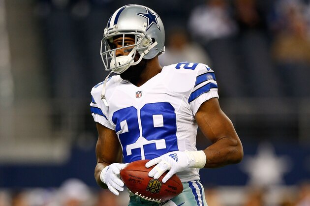 ARLINGTON, TX - DECEMBER 21:  DeMarco Murray #29 of the Dallas Cowboys goes through pregame drills before their game against the Indianapolis Colts at AT&T Stadium on December 21, 2014 in Arlington, Texas.  (Photo by Tom Pennington/Getty Images)