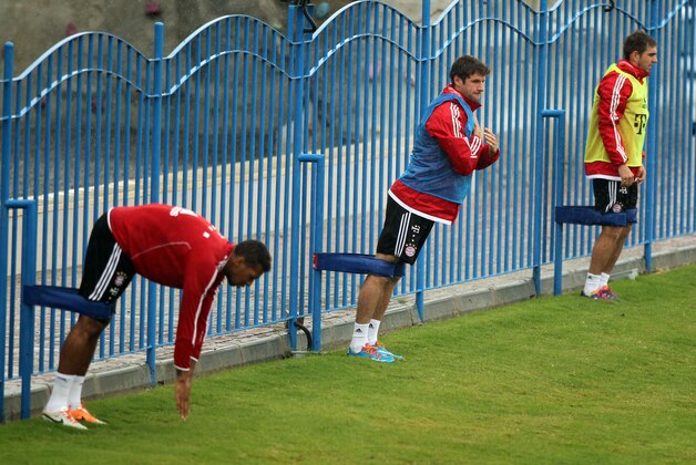 Bayern Munich players exercise during a training session at the ASPIRE Academy for Sports Excellence in Doha, Qatar, Saturday, Jan. 11, 2014. (AP Photo/Osama Faisal)