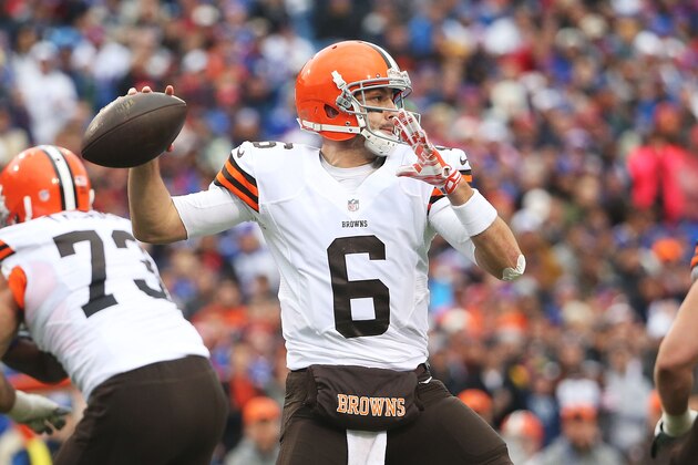 ORCHARD PARK, NY - NOVEMBER 30:  Brian Hoyer #6 of the Cleveland Browns passes against the Buffalo Bills during the first half at Ralph Wilson Stadium on November 30, 2014 in Orchard Park, New York.  (Photo by Tom Szczerbowski/Getty Images)