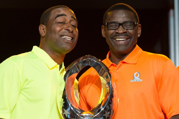 January 20, 2015; Phoenix, AZ, USA; Team Carter alumni captain Cris Carter (left) and Team Irvin alumni captain Michael Irvin (right) pose with the trophy during the Pro Bowl Kickoff Press Conference at The Arizona Biltmore. Mandatory Credit: Kyle Terada-USA TODAY Sports