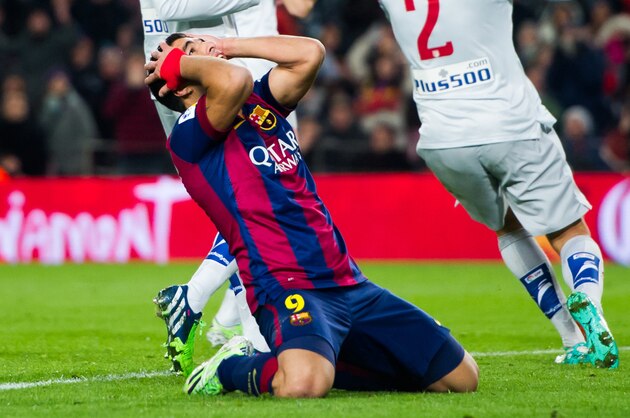 BARCELONA, SPAIN - JANUARY 21:  Luis Suarez of FC Barcelona reacts during the Copa del Rey Quarter-Final First Leg match between FC Barcelona and Club Atletico de Madrid at Camp Nou on January 21, 2015 in Barcelona, Spain. (Photo by Alex Caparros/Getty Images)