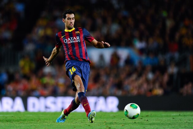 BARCELONA, SPAIN - AUGUST 28:  Sergio Busquets of FC Barcelona runs with the ball during the Spanish Super Cup second leg match between FC Barcelona and Atletico de Madrid at Nou Camp on August 28, 2013 in Barcelona, Spain.  (Photo by David Ramos/Getty Images)