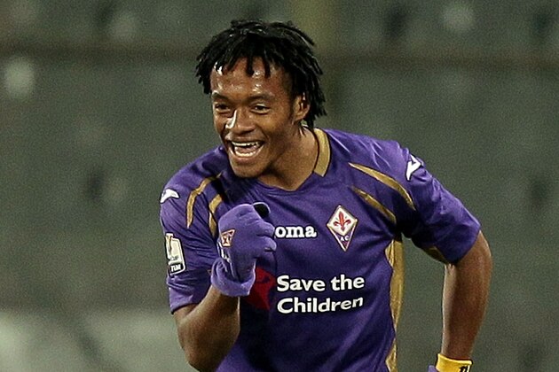 FLORENCE, ITALY - JANUARY 21: Guillermo Cuadrado of ACF Fiorentina celebrates after scoring a goal during the TIM Cup match between the TIM Cup match between ACF Fiorentina and Atalanta BC at Artemio Franchi on January 21, 2015 in Florence, Italy.  (Photo by Gabriele Maltinti/Getty Images)