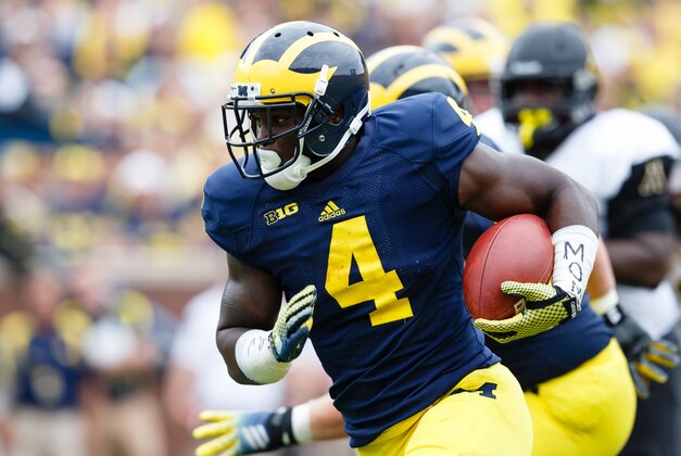 Aug 30, 2014; Ann Arbor, MI, USA; Michigan Wolverines running back De'Veon Smith (4) rushes for a touchdown in the third quarter against the Appalachian State Mountaineers at Michigan Stadium. Michigan won 52-14. Mandatory Credit: Rick Osentoski-USA TODAY Sports