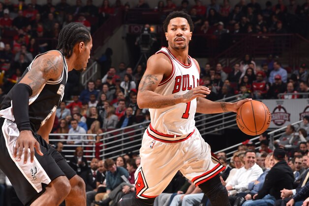 CHICAGO,IL - JANUARY 22: Derrick Rose #1 of the Chicago Bulls dribbles up the court against the San Antonio Spurs at the United Center on January 21, 2015 in Chicago, Illinois . NOTE TO USER: User expressly acknowledges and agrees that, by downloading and/or using this Photograph, user is consenting to the terms and conditions of the Getty Images License Agreement. Mandatory Copyright Notice: Copyright 2015 NBAE (Photo by Jesse D. Garrabrant/NBAE via Getty Images)