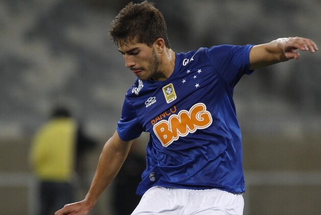 BELO HORIZONTE, BRAZIL - OCTOBER 08: Lucas Silva #16 of Cruzeiro in action during a match between Cruzeiro and Corinthians as part of Brasileirao Series A 2014 at Mineirao Stadium on October 08, 2014 in Belo Horizonte, Brazil. (Photo by Washington Alves/Getty Images)