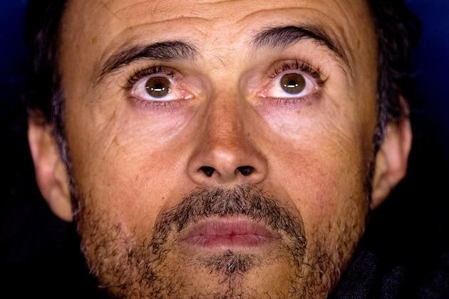 LA CORUNA, SPAIN - JANUARY 18:  Head coach Luis Enrique Martinez of FC Barcelona looks up on the bench prior to start the La Liga match between RC Deportivo La Coruna and FC Barcelona at Riazor Stadium on January 18, 2015 in La Coruna, Spain.  (Photo by Gonzalo Arroyo Moreno/Getty Images)