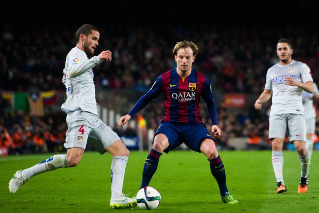 BARCELONA, SPAIN - JANUARY 21:  Mario Suarez of Club Atletico de Madrid plays the ball next to Ivan Rakitic of FC Barcelona during the Copa del Rey Quarter-Final First Leg match between FC Barcelona and Club Atletico de Madrid at Camp Nou on January 21, 2015 in Barcelona, Spain. (Photo by Alex Caparros/Getty Images)