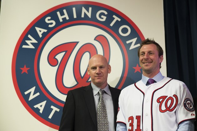 Washington Nationals manager Matt Williams, left, stands with pitcher Max Scherzer during an introductory news conference at Nationals Park, on Wednesday, Jan. 21, 2015, in Washington. Scherzer signed a $210 million, seven- year contract to join the Nationals. (AP Photo/Evan Vucci)
