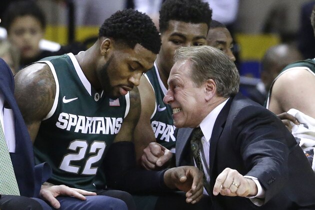 Michigan State head coach Tom Izzo, right, speaks with guard/forward Branden Dawson on the bench in the first half of an NCAA college basketball game against Michigan State, Saturday, Jan. 17, 2015, in College Park, Md. (AP Photo/Patrick Semansky)