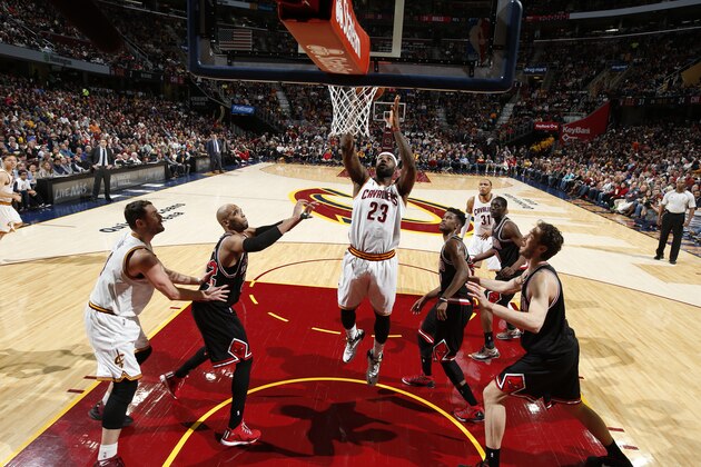 CLEVELAND, OH - JANUARY 19:  LeBron James #23 of the Cleveland Cavaliers goes to the basket against the Chicago Bulls on January 19, 2015 at The Quicken Loans Arena in Cleveland, Ohio. NOTE TO USER: User expressly acknowledges and agrees that, by downloading and or using this Photograph, user is consenting to the terms and conditions of the Getty Images License Agreement. Mandatory Copyright Notice: Copyright 2015 NBAE (Photo by Gregory Shamus/NBAE via Getty Images)